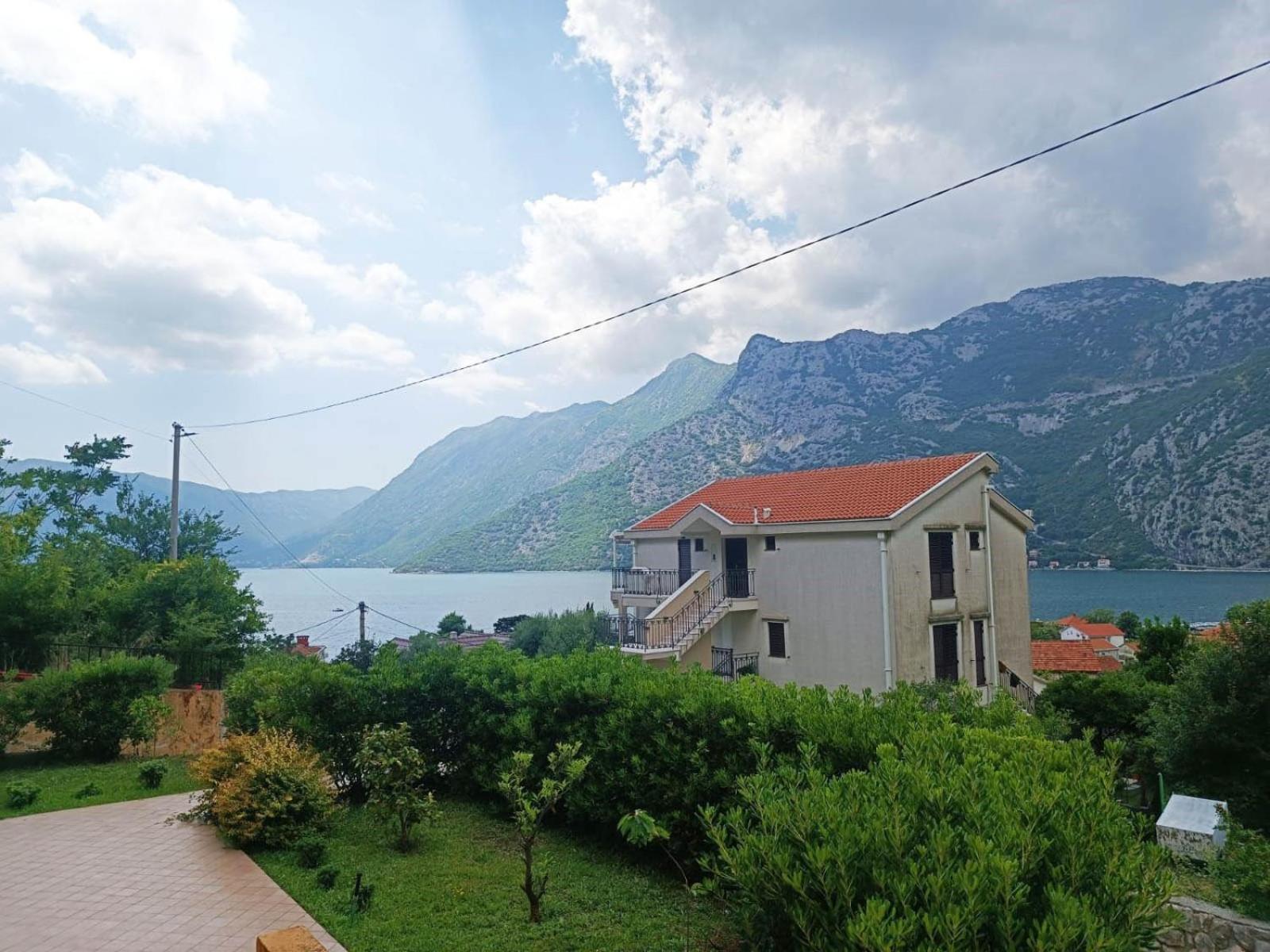 Villa Risan Apartments Exteriér fotografie