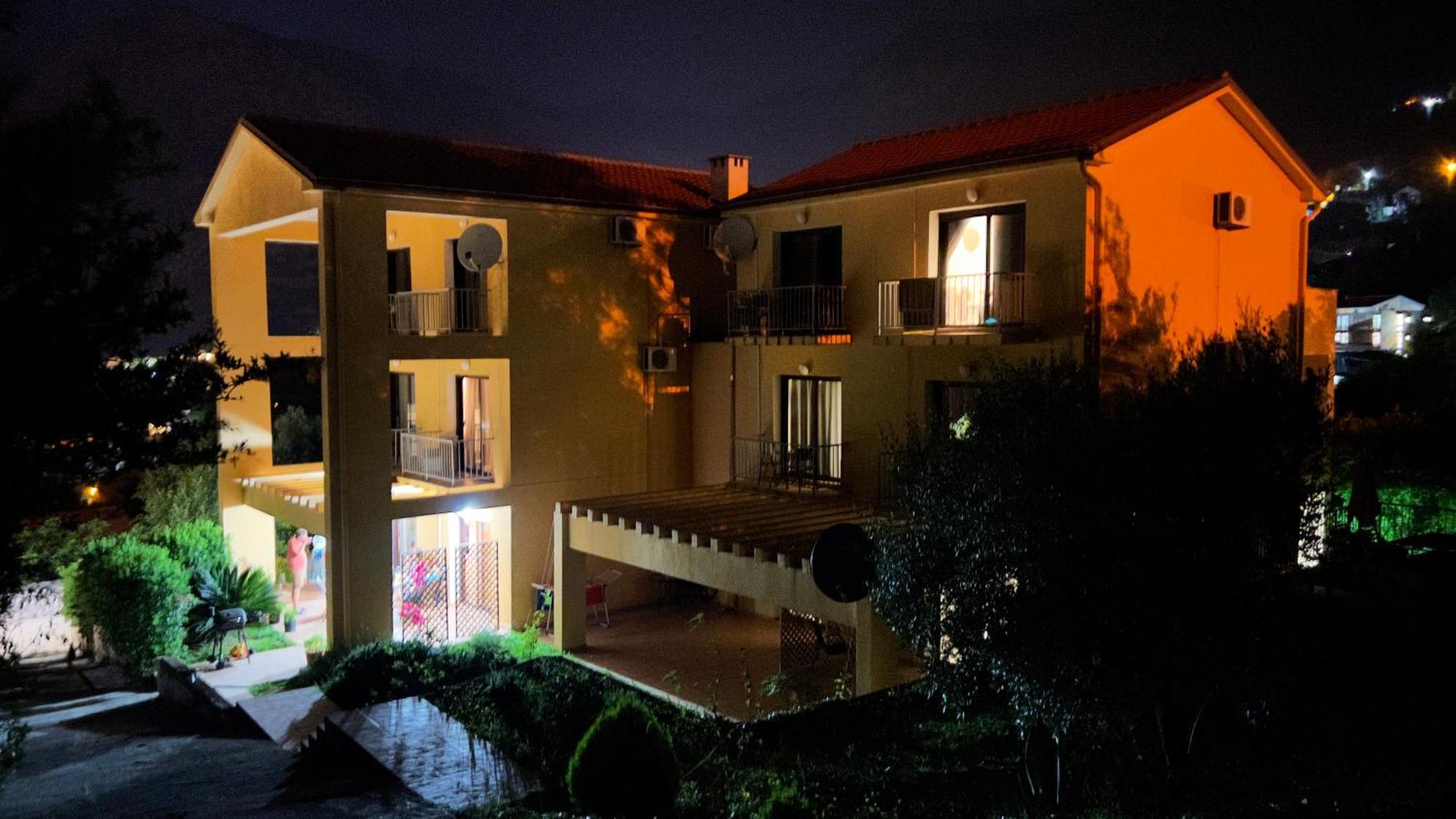 Villa Risan Apartments Exteriér fotografie