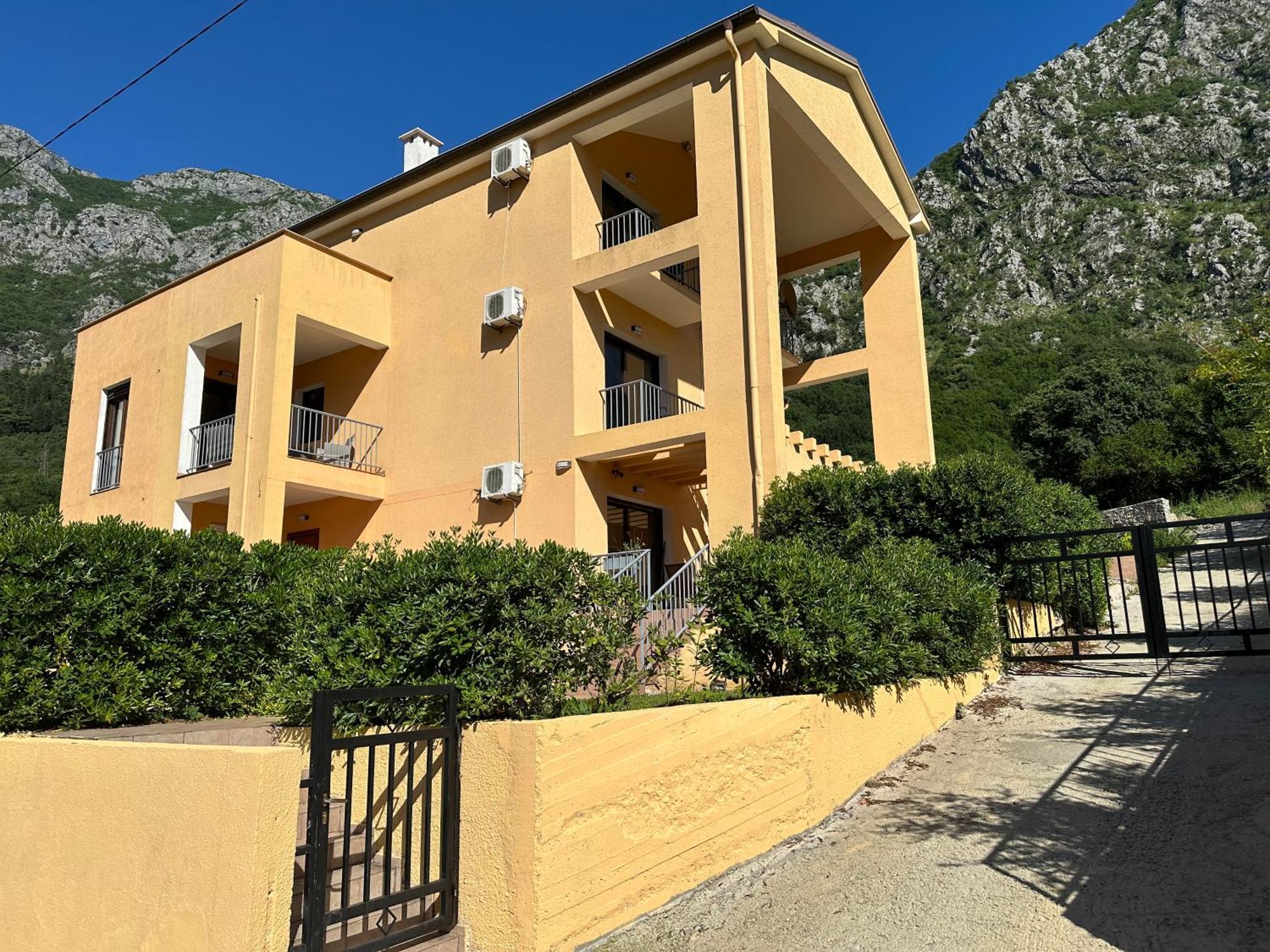 Villa Risan Apartments Exteriér fotografie