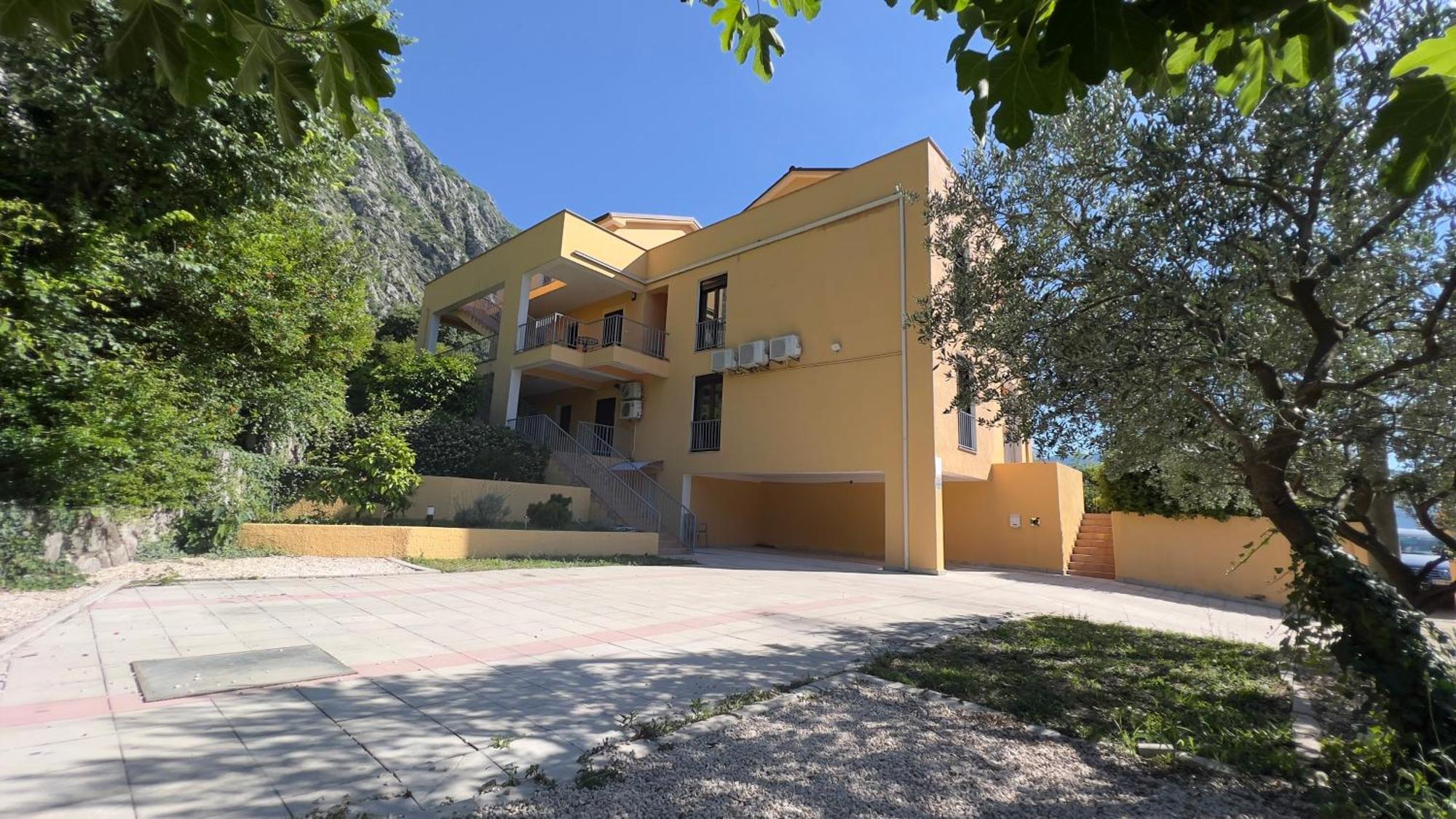 Villa Risan Apartments Exteriér fotografie