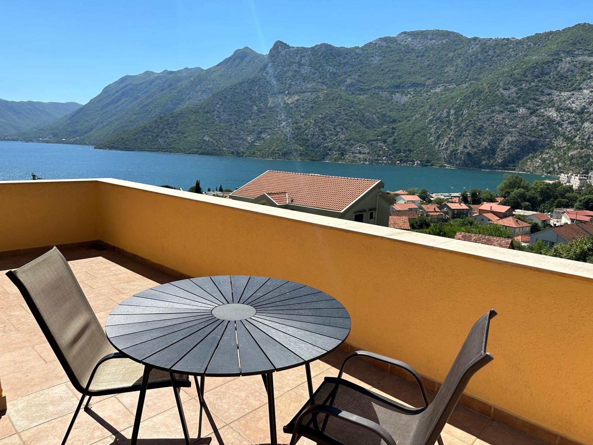 Villa Risan Apartments Exteriér fotografie