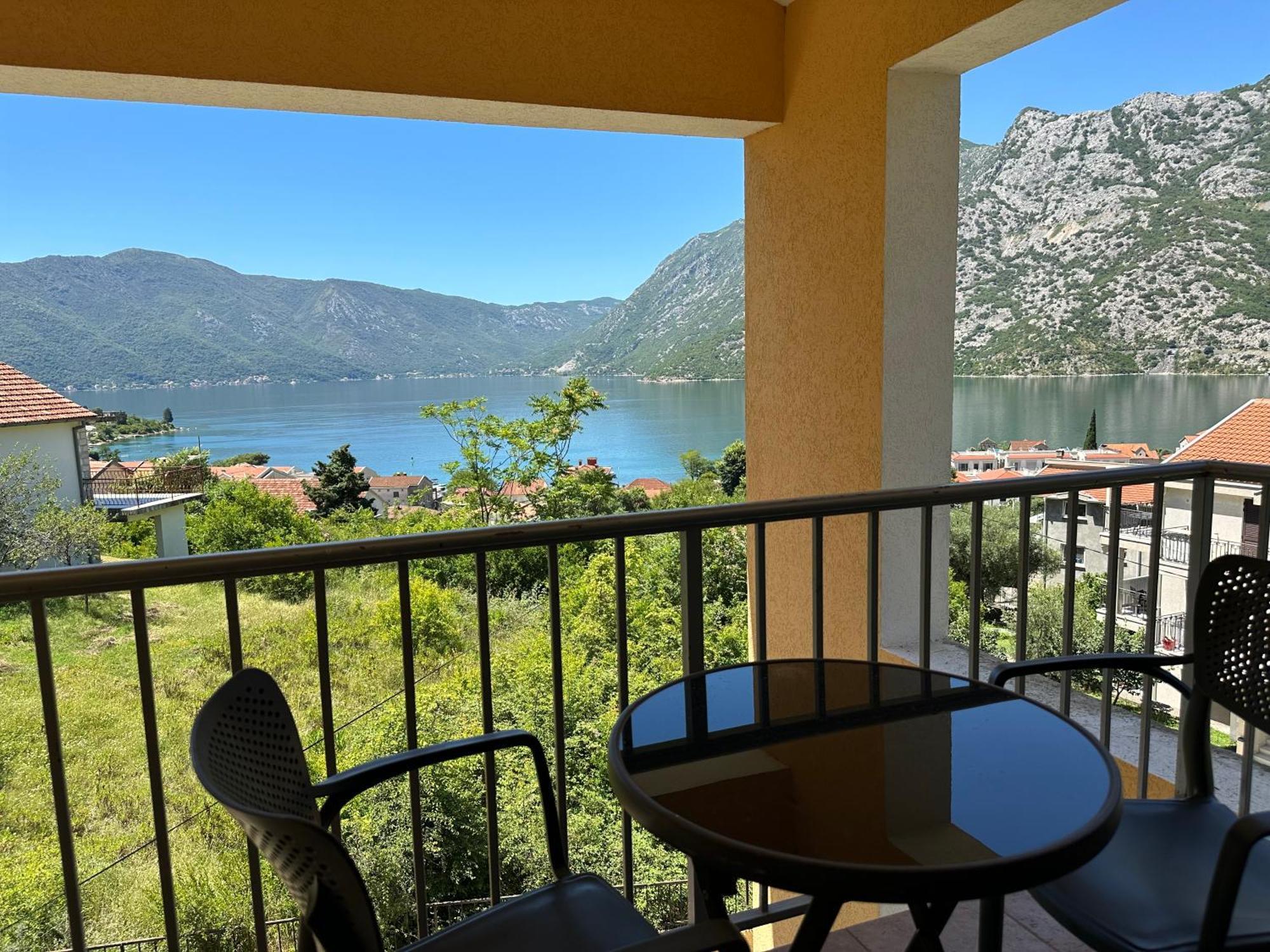 Villa Risan Apartments Exteriér fotografie