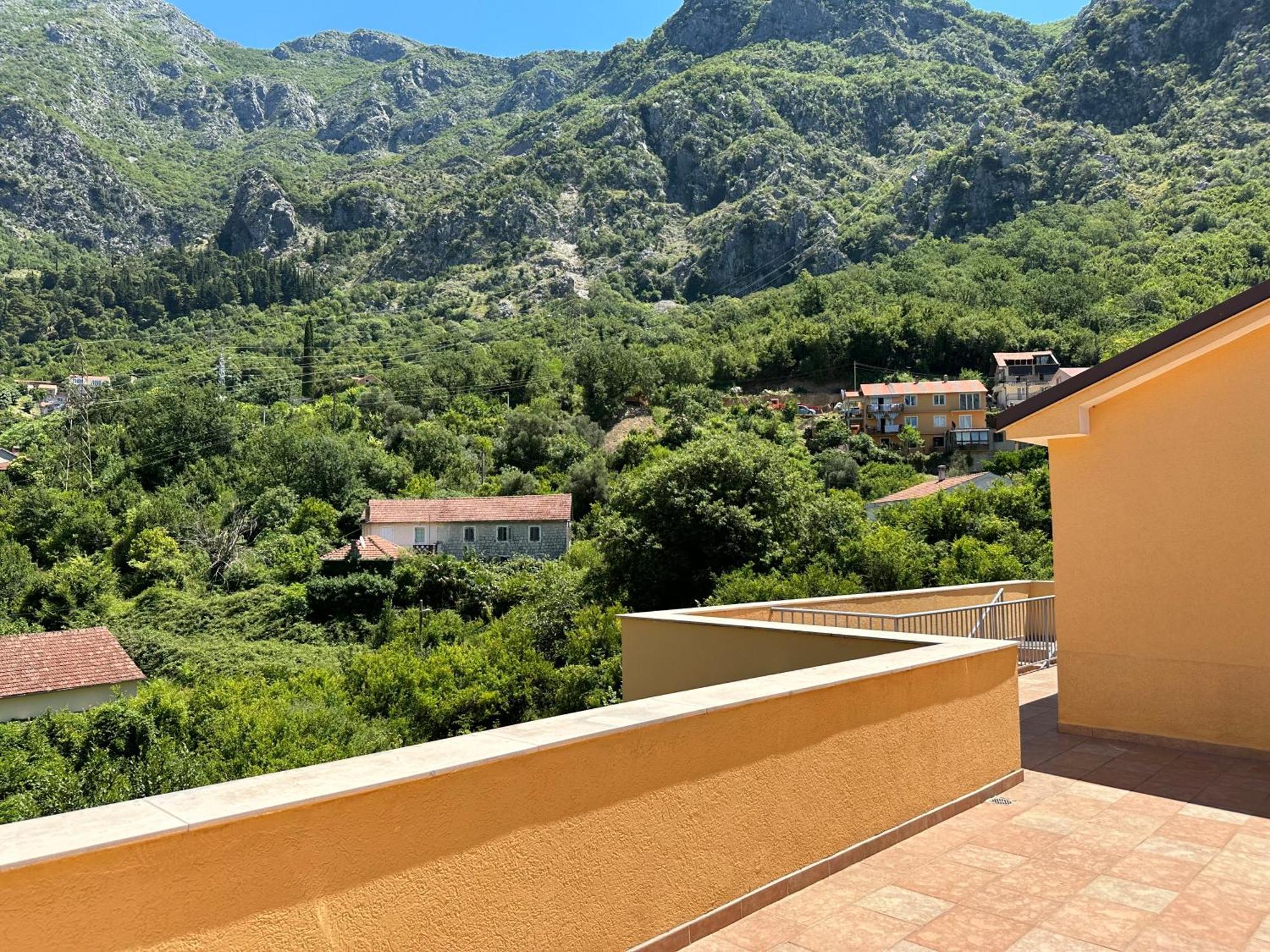 Villa Risan Apartments Exteriér fotografie