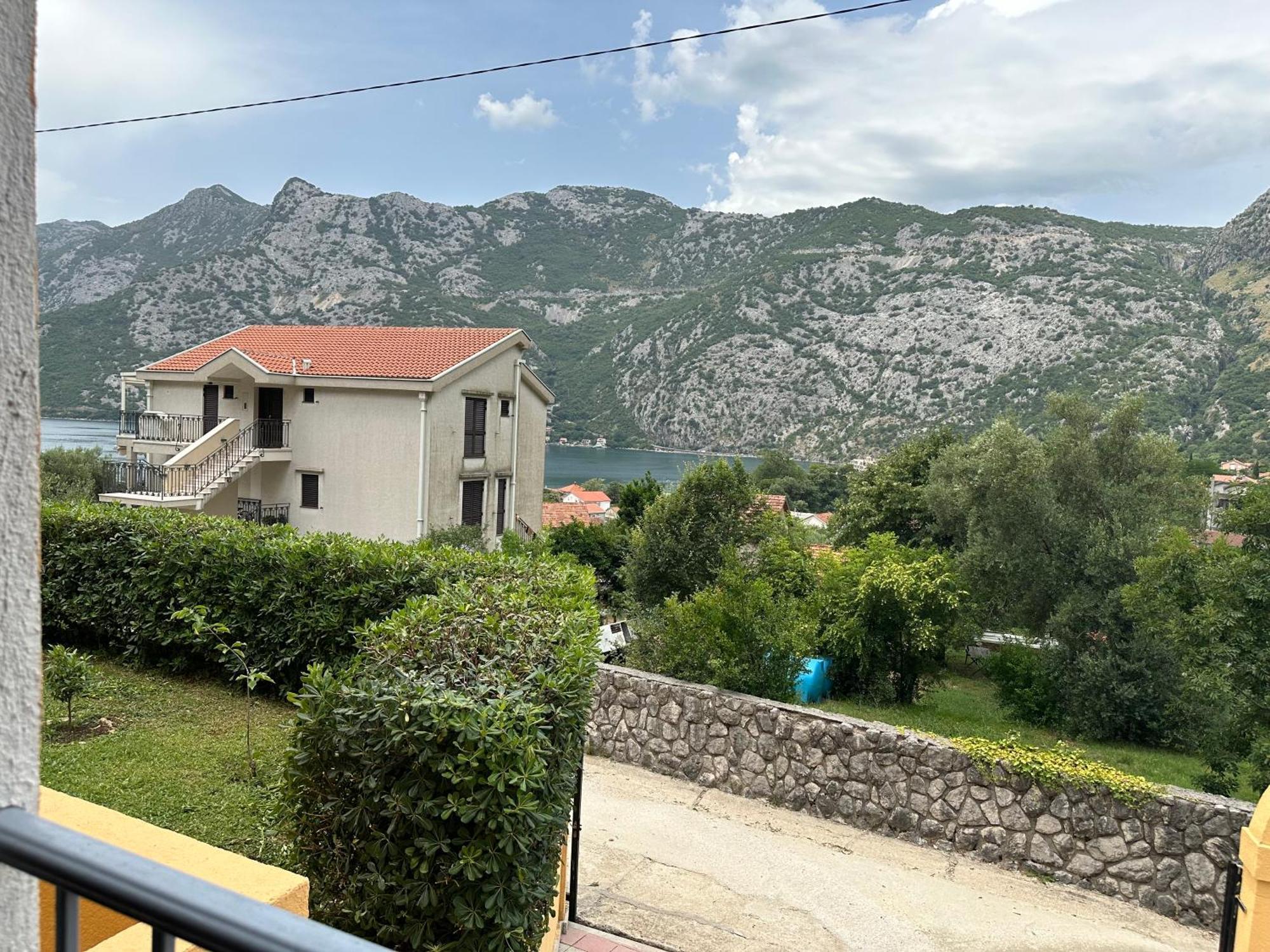 Villa Risan Apartments Exteriér fotografie