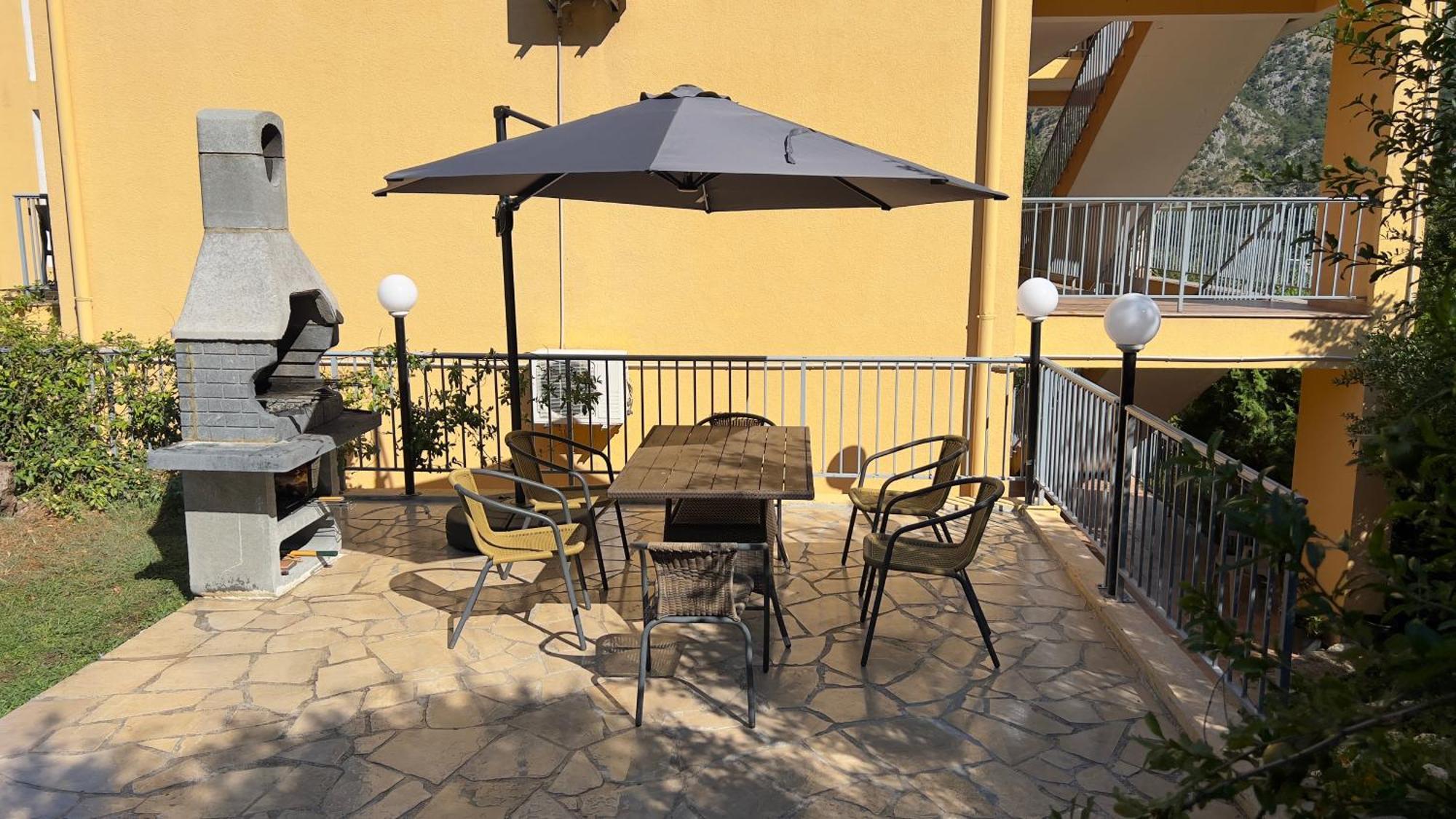 Villa Risan Apartments Exteriér fotografie